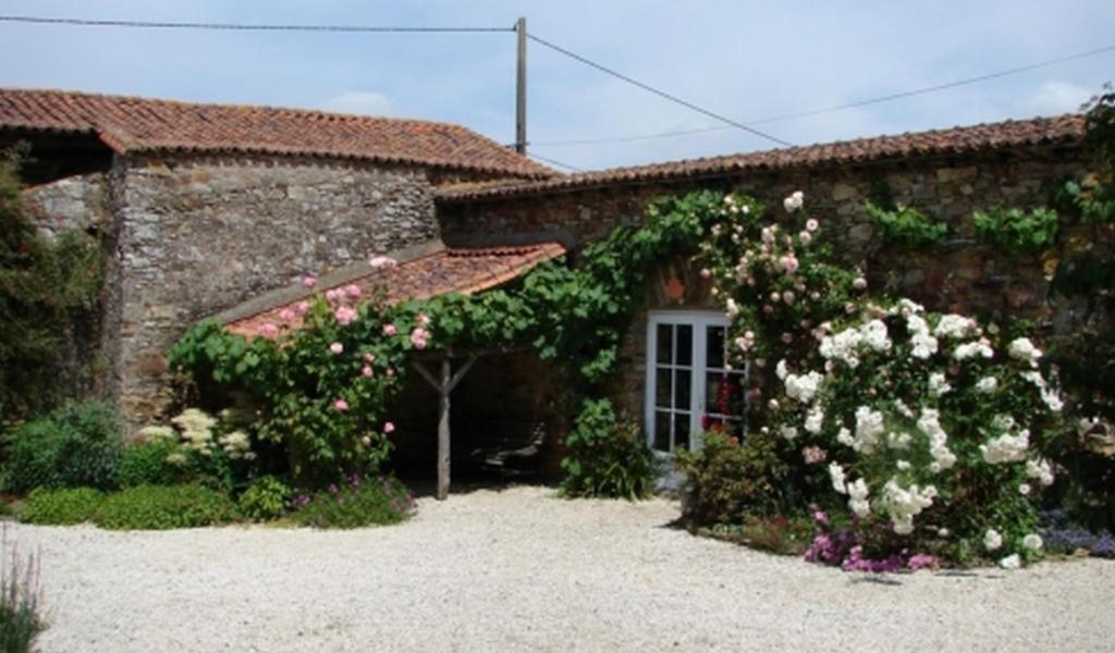 Bed and Breakfast Relais De La Riniere Le Landreau Экстерьер фото