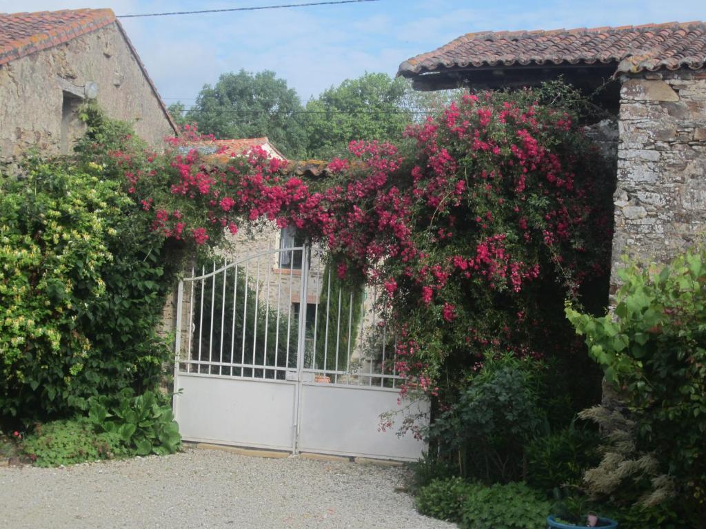 Bed and Breakfast Relais De La Riniere Le Landreau Экстерьер фото